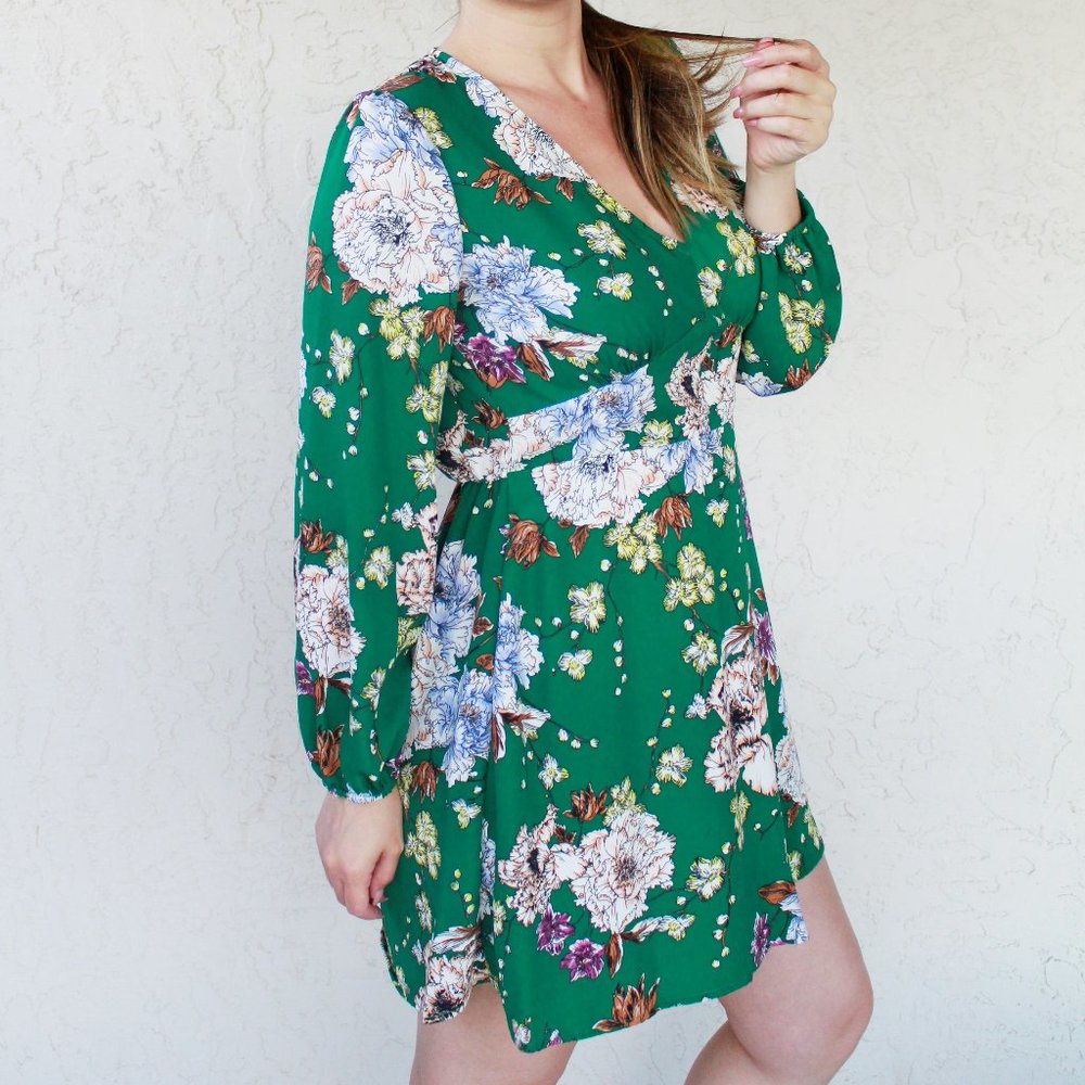 NWOT V-Neck Floral Mini Dress